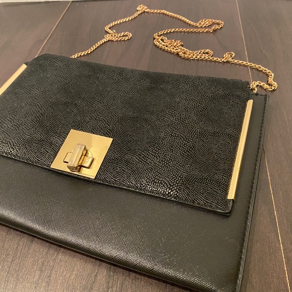 New Look Black Crossbody Bag With Gold Accents - Picture 2 of 5